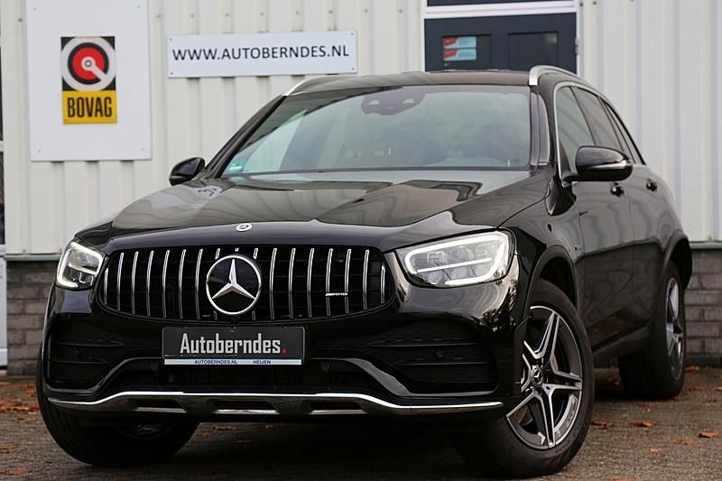 Zwart Gebruikt 2021 Mercedes GLC300e AMG SUV | € 43.900 (Eerlijke prijs) - Afbeelding 1/4