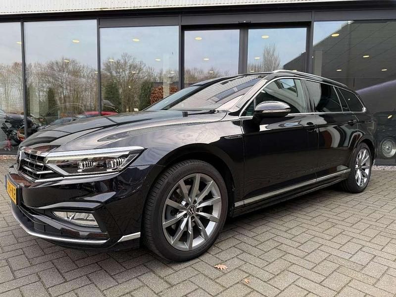 Occasion VW Passat R-line 150 PK (110 kW) 2021 Zwart Stationwagen