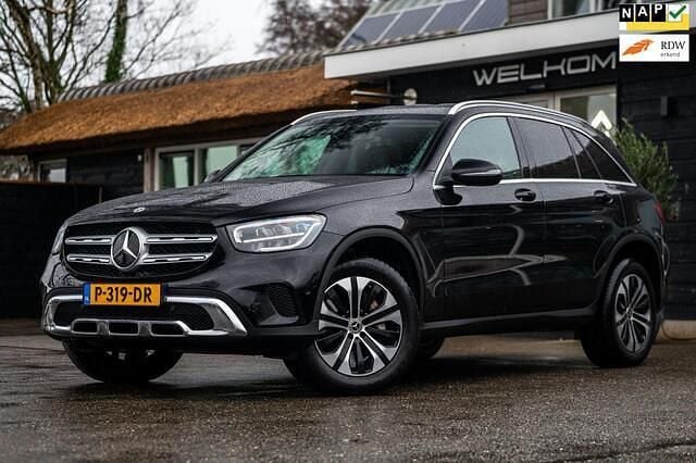 Zwart Occasion 2022 Mercedes GLC300 Business SUV | € 41.750 (Super prijs) - Afbeelding 1/4