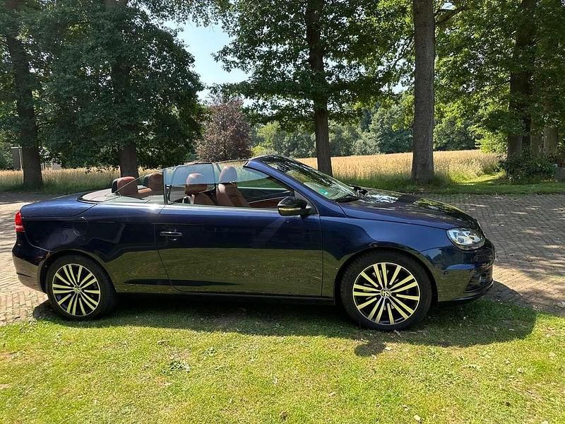 Blauw Gebruikt 2012 VW Eos Highline Cabriolet | € 12.500 (Iets duurder) - Afbeelding 1/4