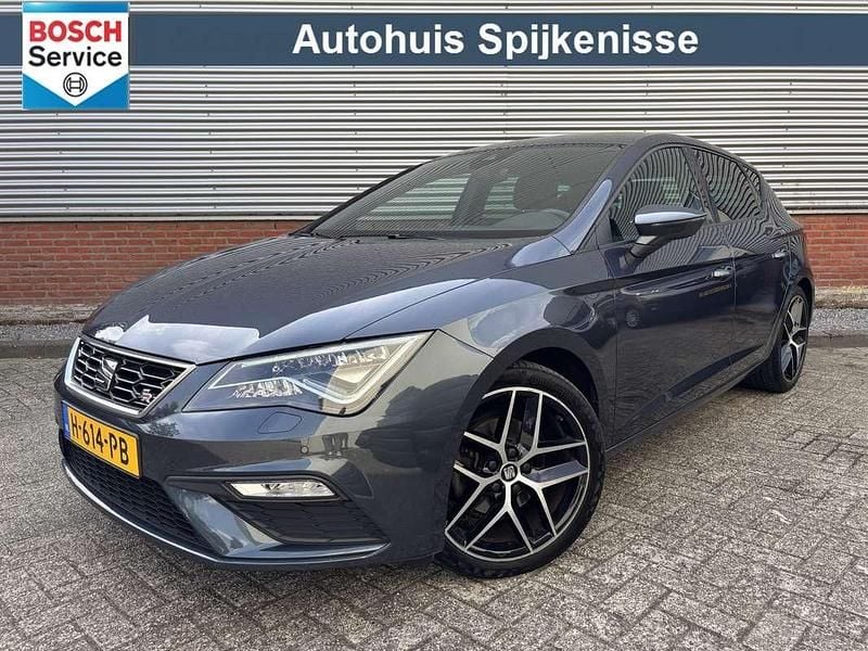 Grijs Gebruikt 2020 Seat Leon FR Hatchback | € 18.950 (Goede deal) - Afbeelding 1/4