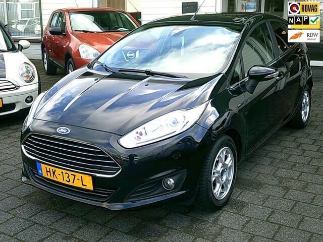 Zwart Gebruikt 2015 Ford Fiesta Titanium Hatchback | € 5.450 (Duur) - Afbeelding 1/4