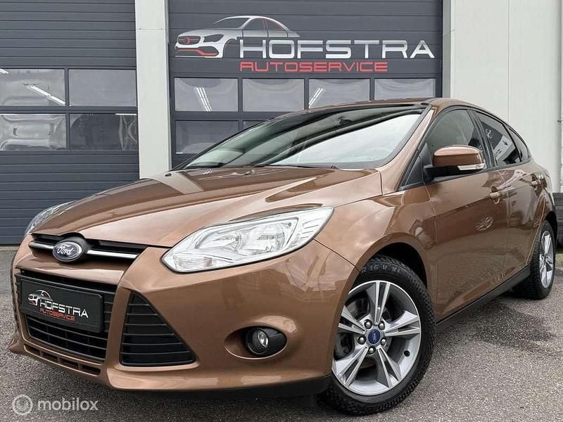 Bruin Gebruikt 2014 Ford Focus Hatchback | € 5.945 (Goede deal) - Afbeelding 1/4