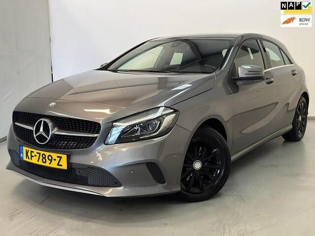 Grijs Gebruikt 2016 Mercedes A160 Hatchback | € 12.450 (Eerlijke prijs) - Afbeelding 1/4