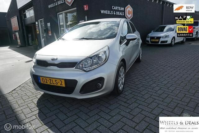 Grijs Gebruikt 2013 Kia Rio Plus Hatchback | € 4.895 (Eerlijke prijs) - Afbeelding 1/4