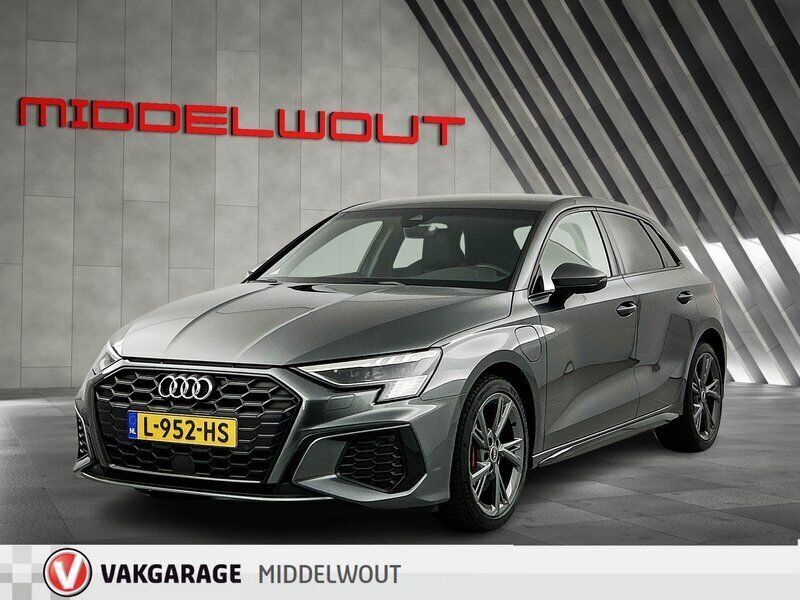 Grijs Gebruikt 2021 Audi A3 Competition Hatchback | € 32.950 (Iets duurder) - Afbeelding 1/4