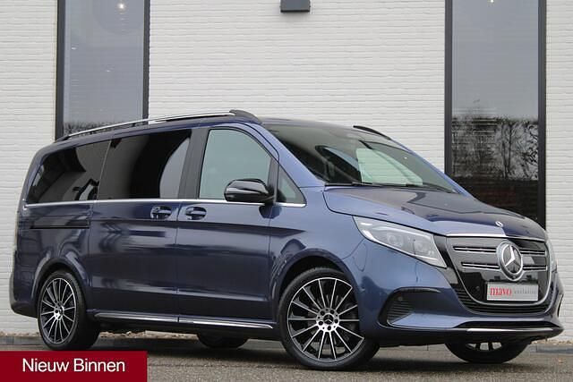 Blauw (metallic) Occasion 2024 Mercedes EQV300 AMG Van | € 48.950 (Super prijs) - Afbeelding 1/4