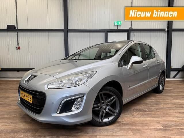 Grijs (metallic) Occasion 2013 Peugeot 308 Sportium Hatchback | € 3.990 (Goede deal) - Afbeelding 1/4