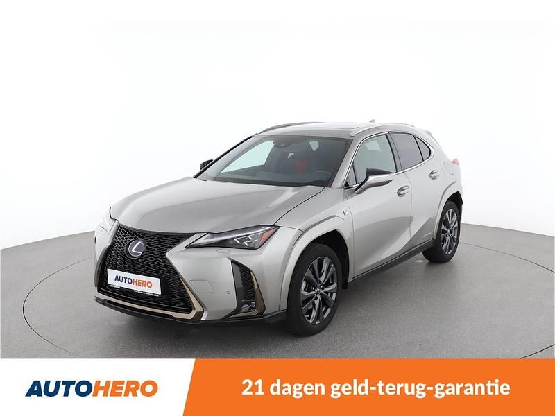 Grijs (metallic) Gebruikt 2022 Lexus UX 250h Sport Line SUV | € 31.449 (Super prijs) - Afbeelding 1/4