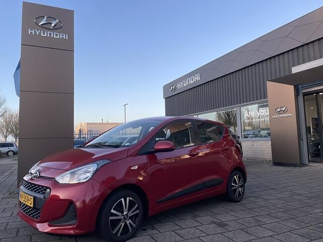 Red passion (rood metallic) Gebruikt 2018 Hyundai i10 Comfort Hatchback | € 9.500 (Iets duurder) - Afbeelding 1/4
