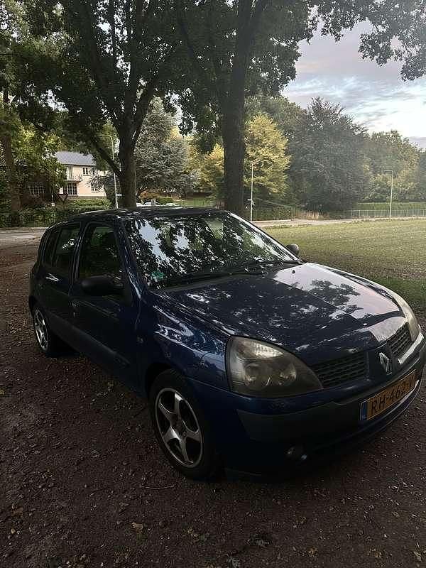 Blauw Gebruikt 2002 Renault Clio II Hatchback | € 1.650 (Eerlijke prijs) - Afbeelding 1/4