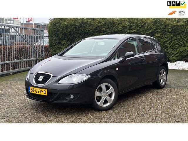 Zwart (metallic) Occasion 2008 Seat Leon Hatchback | € 2.950 (Eerlijke prijs) - Afbeelding 1/4