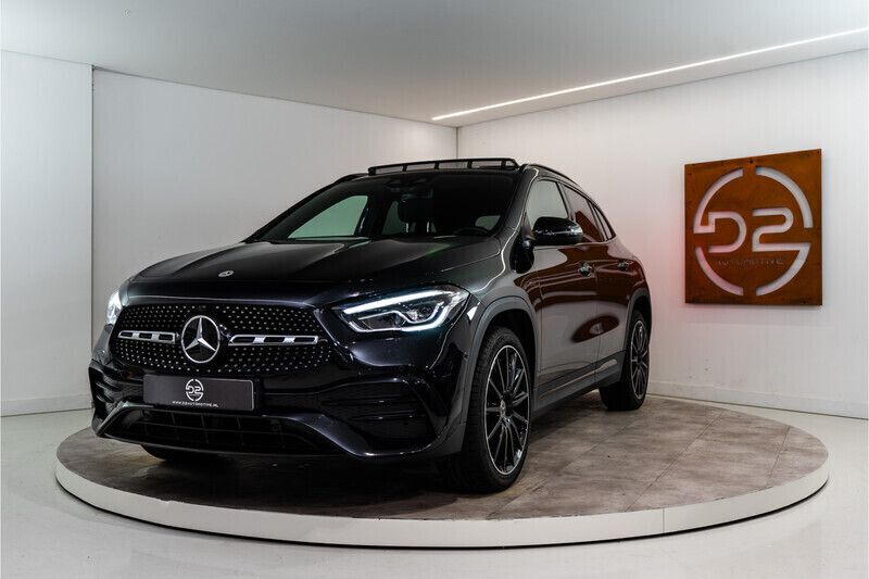 Zwart Gebruikt 2020 Mercedes GLA250 AMG line SUV | € 36.480 (Eerlijke prijs) - Afbeelding 1/4