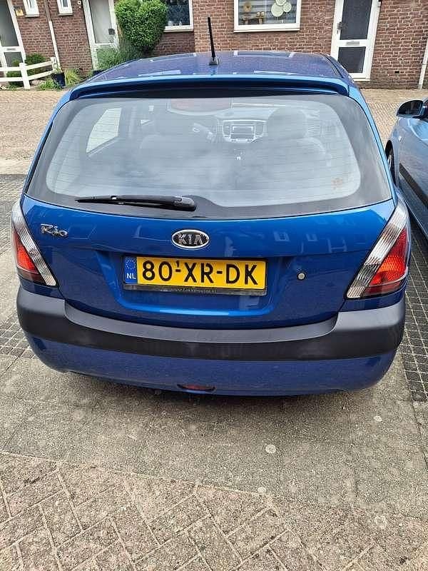Blauw Gebruikt 2007 Kia Rio MPV | € 1.750 (Eerlijke prijs) - Afbeelding 1/4