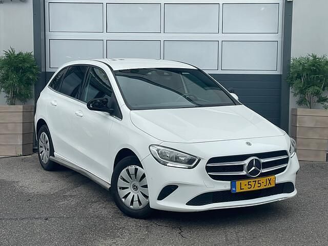 Wit Gebruikt 2021 Mercedes 200 MPV | € 9.500 (Eerlijke prijs) - Afbeelding 1/4