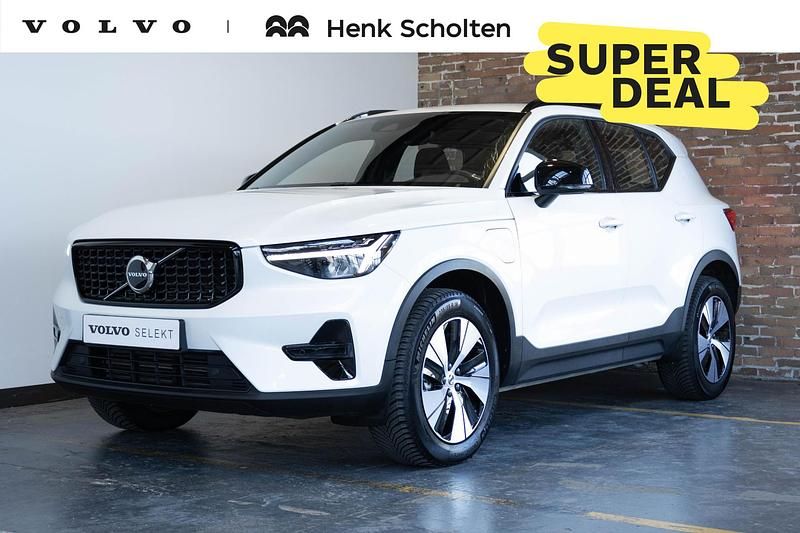 Wit Gebruikt 2022 Volvo XC40 Plus SUV | € 41.950 (Duur) - Afbeelding 1/4
