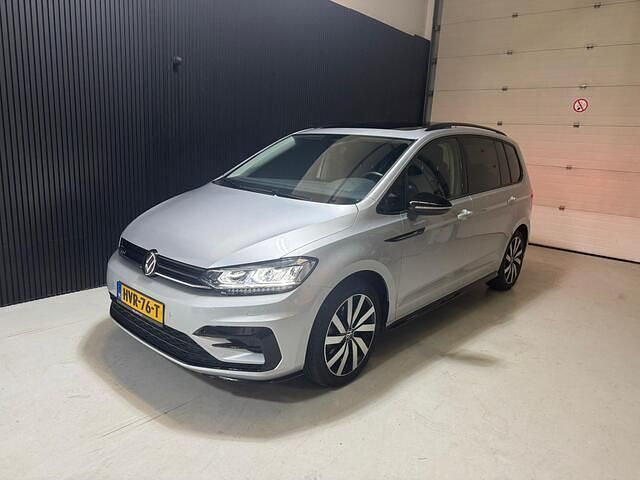 Occasion VW Touran R-line 150 PK (110 kW) 2023 Grijs MPV
