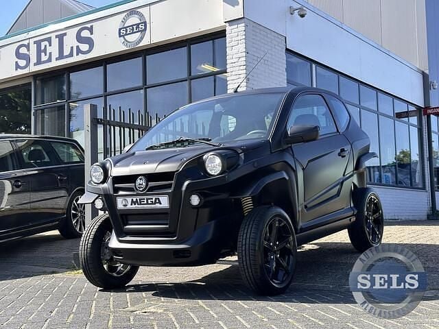 Zwart Nieuw 2025 Aixam e-Scouty Evo Hatchback | € 14.999 - Afbeelding 1/4