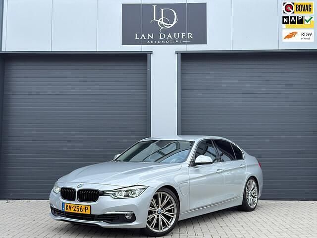 Grijs Gebruikt 2016 BMW 330 Sport Line Sedan | € 11.500 - Afbeelding 1/4
