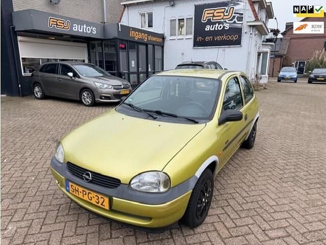 Geel Occasion 1997 Opel Corsa Swing Hatchback | € 750 (Eerlijke prijs) - Afbeelding 1/4