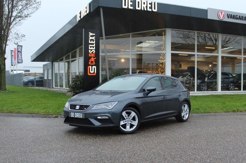Grijs Gebruikt 2019 Seat Leon FR Hatchback | € 16.995 (Eerlijke prijs) - Afbeelding 1/4