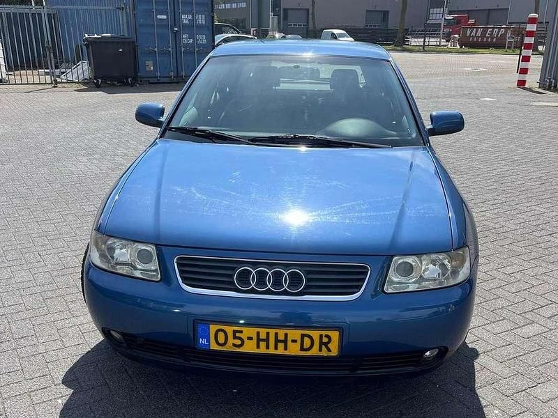 Blauw Gebruikt 2001 Audi A3 Attraction Hatchback | € 1.900 (Eerlijke prijs) - Afbeelding 1/4