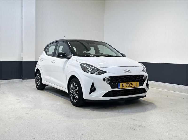 Wit Occasion 2021 Hyundai i10 Comfort Hatchback | € 13.749 (Eerlijke prijs) - Afbeelding 1/4