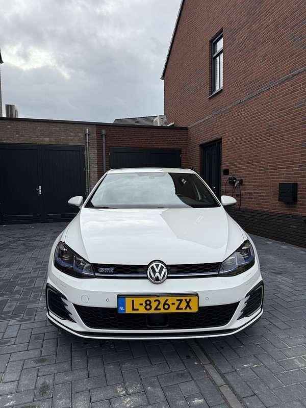Wit Gebruikt 2017 VW Golf VII GTE Stationwagen | € 15.499 (Eerlijke prijs) - Afbeelding 1/4