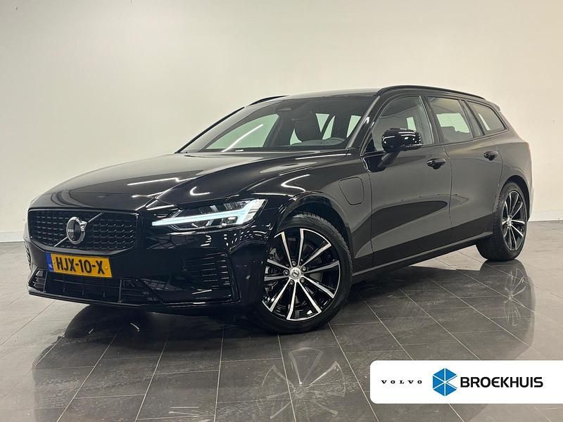 Zwart Occasion 2025 Volvo V60 Plus Stationwagen | € 46.445 (Iets duurder) - Afbeelding 1/4