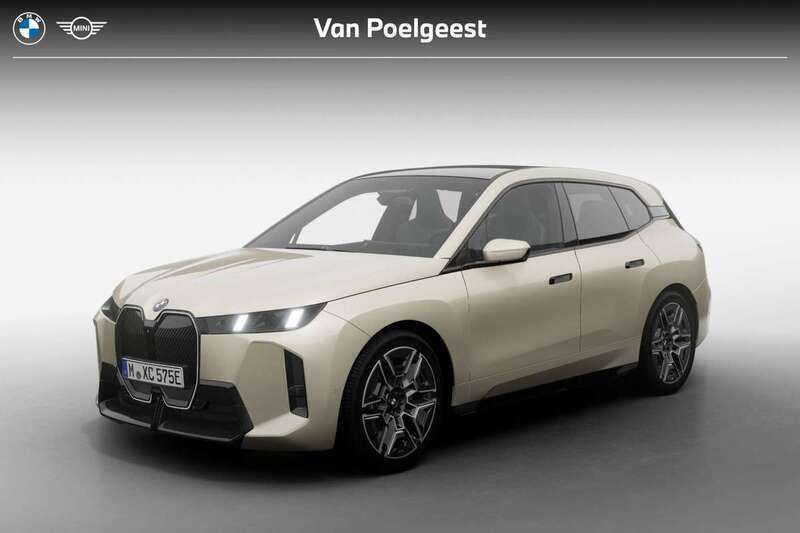 Dune grey Nieuw 2025 BMW iX Comfort Edition SUV | € 122.290 - Afbeelding 1/4