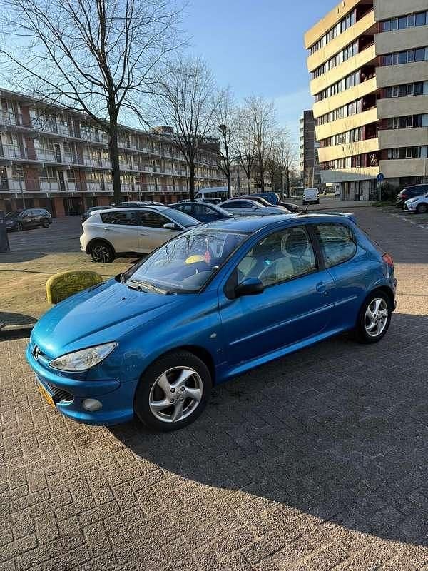 Blauw Gebruikt 2004 Peugeot 206 Hatchback | € 1.000 (Goede deal) - Afbeelding 1/4