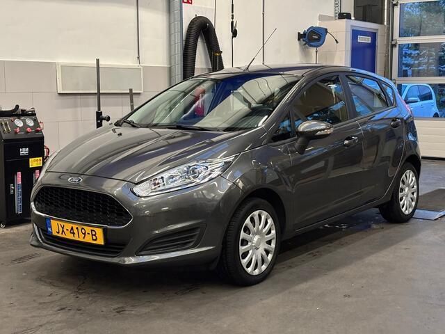 Grijs Gebruikt 2016 Ford Fiesta Style Hatchback | € 7.990 (Eerlijke prijs) - Afbeelding 1/4