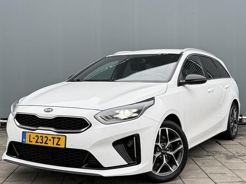 Wit Occasion 2021 Kia Ceed GT-Line Hatchback | € 14.999 (Eerlijke prijs) - Afbeelding 1/4