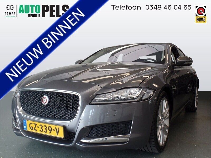 Grijs Gebruikt 2015 Jaguar XF Portfolio Sedan | € 17.900 - Afbeelding 1/4
