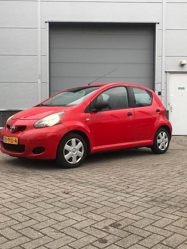Occasion 2011 Toyota Aygo Hatchback | € 1.900 (Super prijs) - Afbeelding 1/4