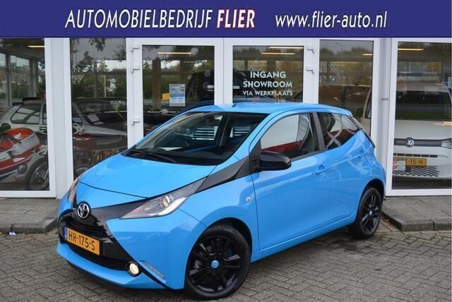 Blauw Gebruikt 2015 Toyota Aygo X-cite Hatchback | € 8.250 (Eerlijke prijs) - Afbeelding 1/4