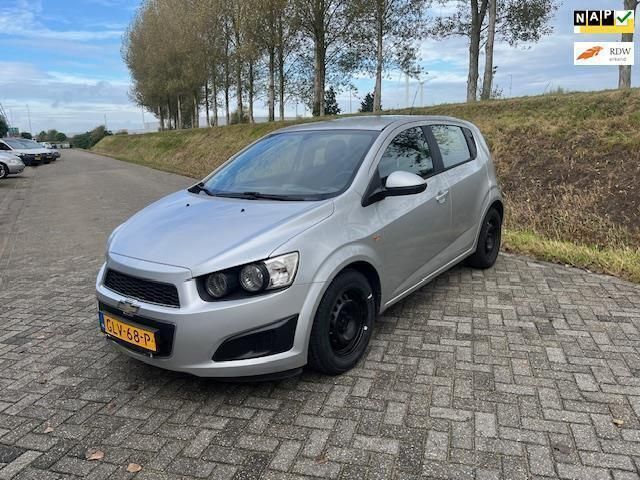 Grijs Gebruikt 2011 Chevrolet Aveo LS Hatchback | € 3.499 (Eerlijke prijs) - Afbeelding 1/4