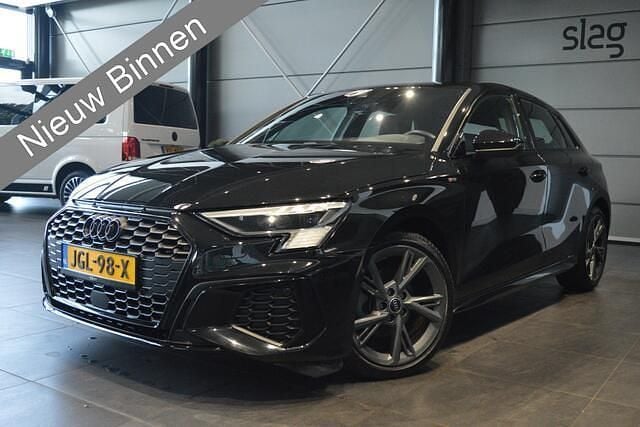 Zwart Gebruikt 2024 Audi A3 Sportback S-Line Hatchback | € 39.900 (Eerlijke prijs) - Afbeelding 1/4
