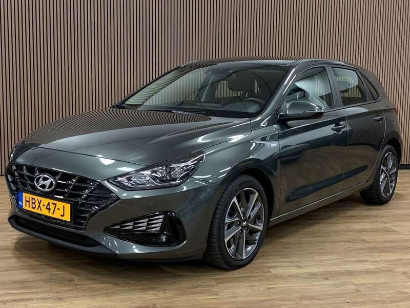 Grijs Gebruikt 2023 Hyundai i30 Comfort Hatchback | € 19.945 (Eerlijke prijs) - Afbeelding 1/4