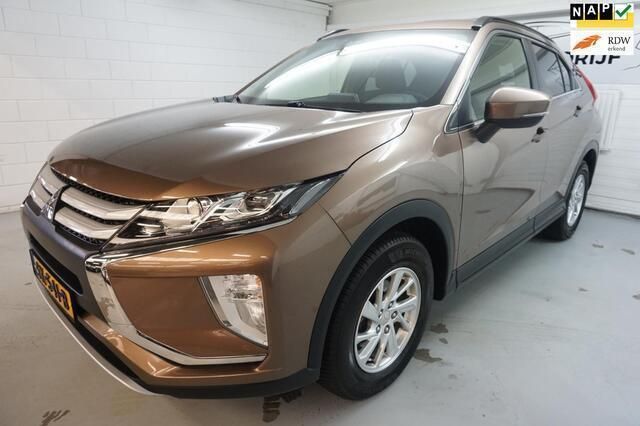 Bruin, metallic lak Gebruikt 2018 Mitsubishi Eclipse Cross SUV | € 17.650 (Eerlijke prijs) - Afbeelding 1/4