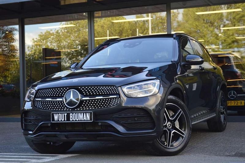 Grijs Gebruikt 2020 Mercedes GLC300e AMG SUV | € 42.900 (Iets duurder) - Afbeelding 1/4