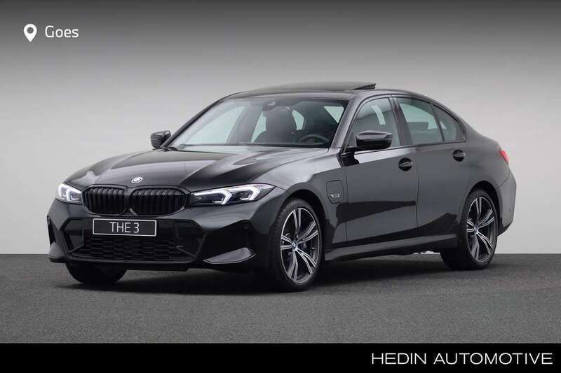 Zwart Nieuw 2024 BMW 320e M Sport Sedan | € 69.718 - Afbeelding 1/4