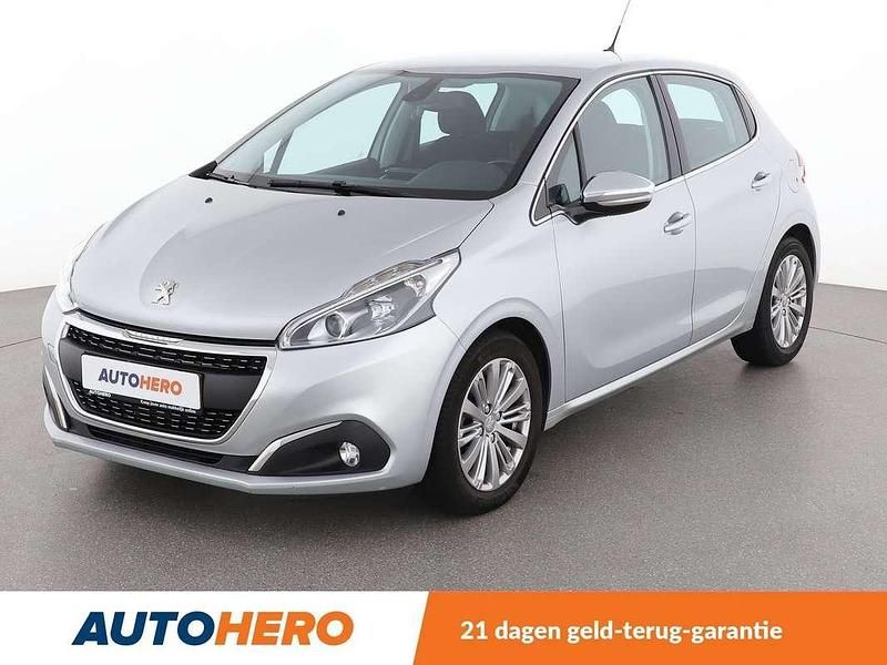 Grijs Gebruikt 2017 Peugeot 208 Allure Hatchback | € 10.149 (Iets duurder) - Afbeelding 1/3