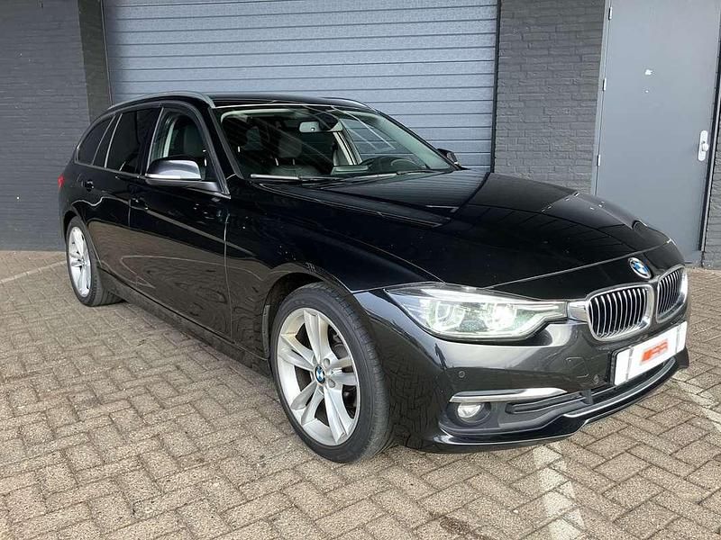Zwart Gebruikt 2018 BMW 318 Executive Stationwagen | € 8.800 (Eerlijke prijs) - Afbeelding 1/4