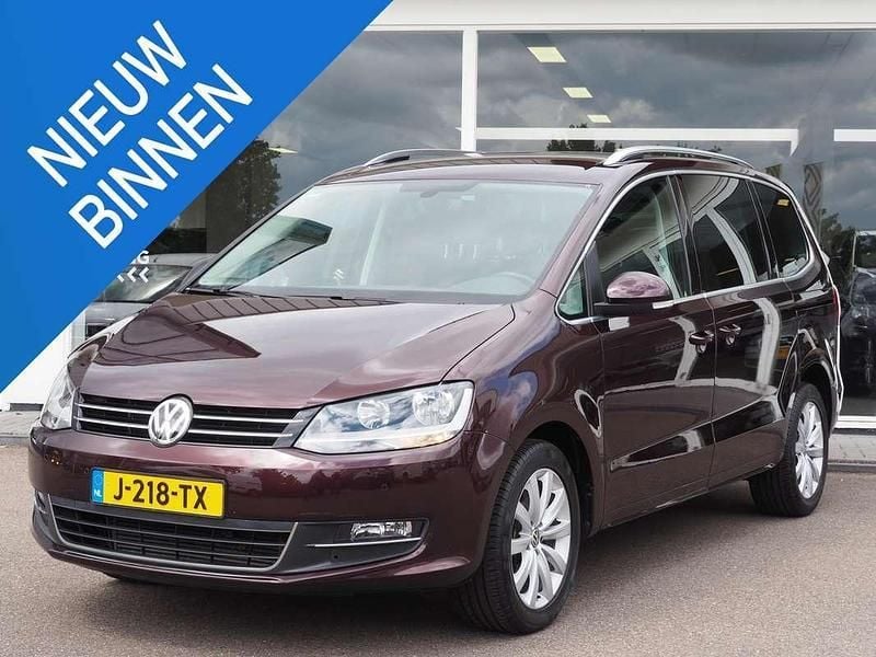 Rood, metallic lak Gebruikt 2018 VW Sharan Highline MPV | € 26.750 - Afbeelding 1/4
