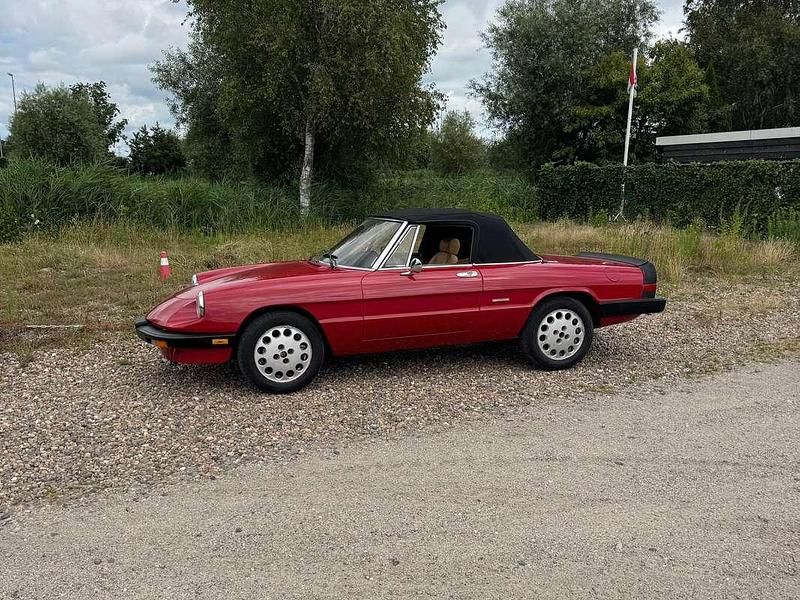 Rood Gebruikt 1991 Alfa Romeo Spider Veloce Cabriolet | € 10.500 - Afbeelding 1/3