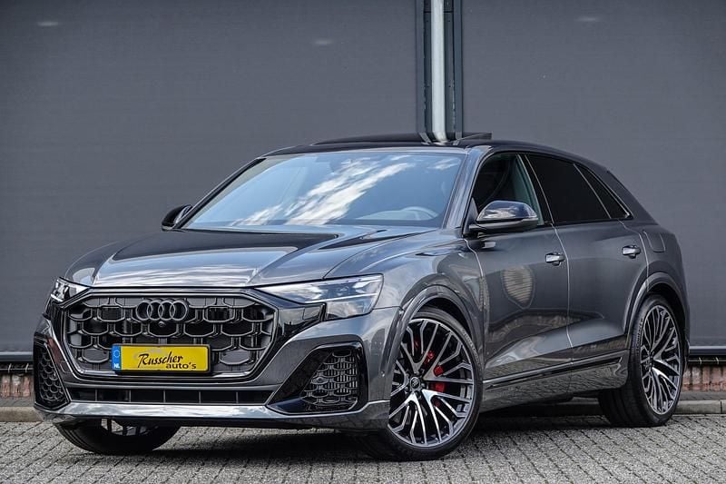 Grijs Gebruikt 2024 Audi Q8 S-Line SUV | € 103.950 - Afbeelding 1/4