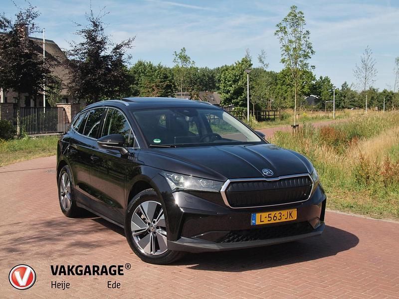 Zwart Gebruikt 2021 Skoda Enyaq iV SUV | € 30.245 (Iets duurder) - Afbeelding 1/4
