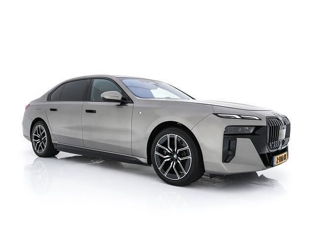 Grijs (metallic) Gebruikt 2024 BMW i7 Luxury Line Sedan | € 79.845 - Afbeelding 1/4