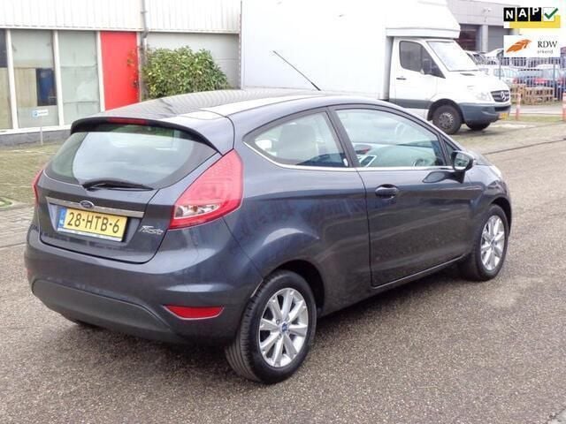 Grijs Gebruikt 2009 Ford Fiesta Ghia Hatchback | € 2.950 (Eerlijke prijs) - Afbeelding 1/4